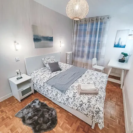 Familiale A Paris Apartment *